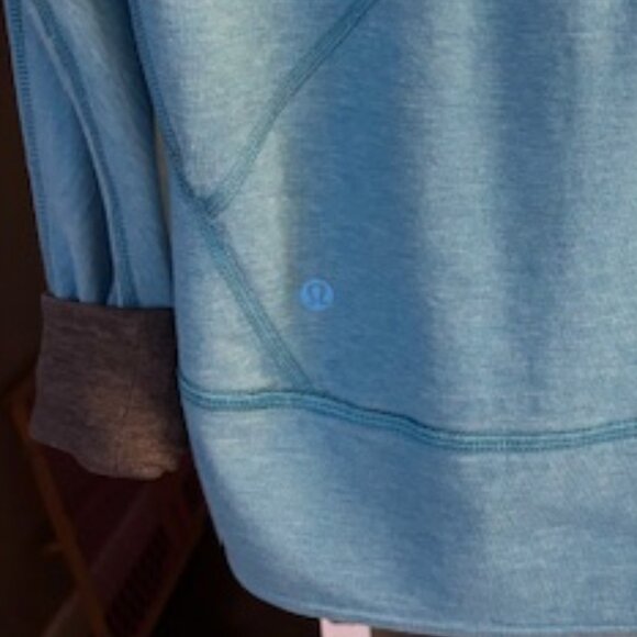 Lululemon Reversable Gray and Blue Crew Neck Sweatshirt, Size 4 - Picture 3 of 5